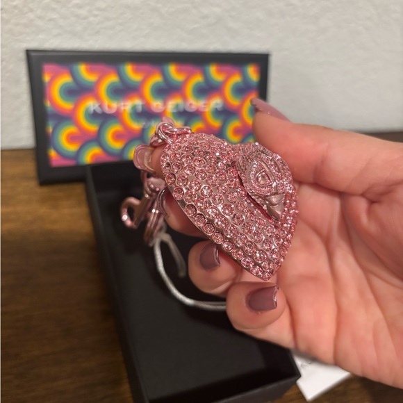 Kurt Geiger Sparkling Pink Heart Key Holder - Picture 3 of 7